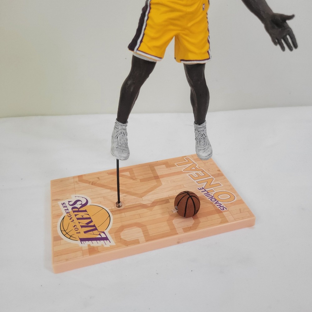 McFarlane NBA Series 2 Shaquille O'Neal Lakers Action Figure 2002 Loose Ball - Picture 2 of 7